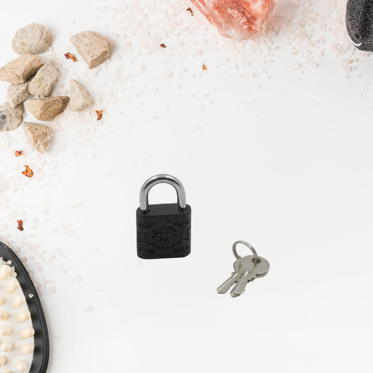 Angled view of the Safelix iron padlock and its included keys, ready for use.