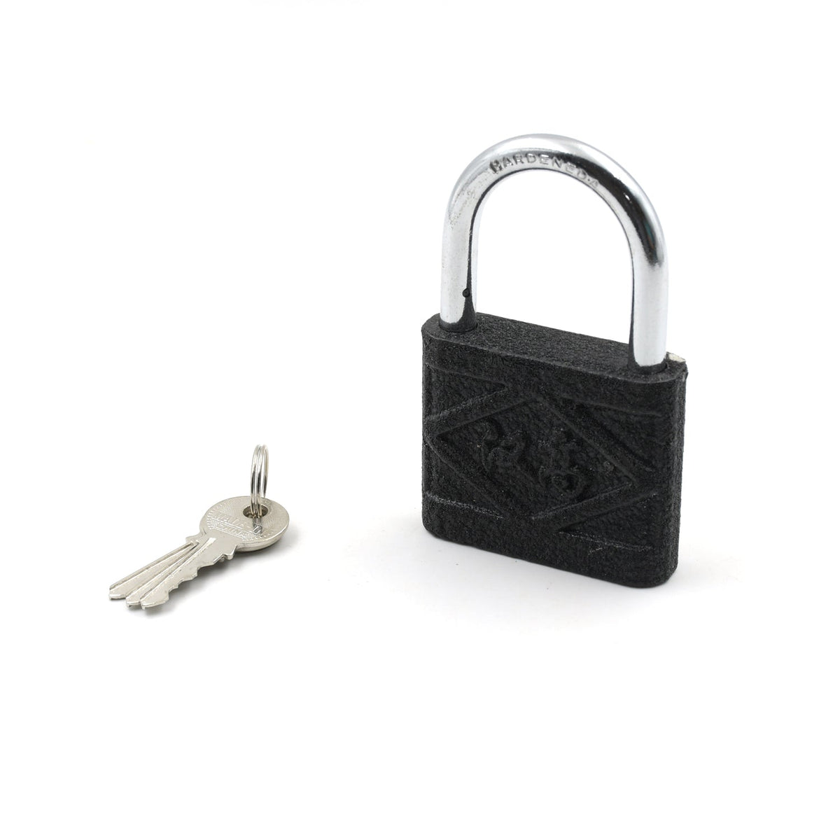 Detailed view of the three brass keys provided with the iron padlock.