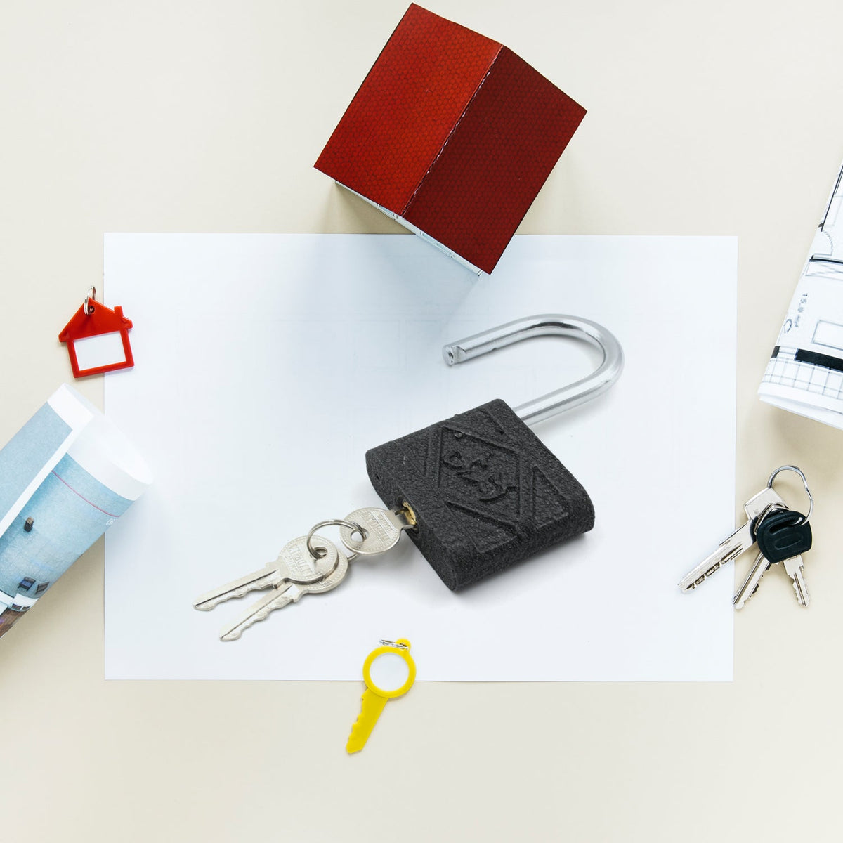 Safelix iron padlock and keys presented alongside its retail packaging.